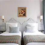 Hotel De La Porte Doree 3*