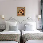 De La Porte Doree Hotel