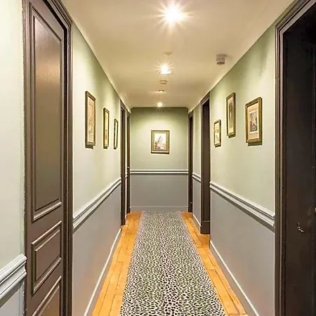 De La Porte Doree Hotel