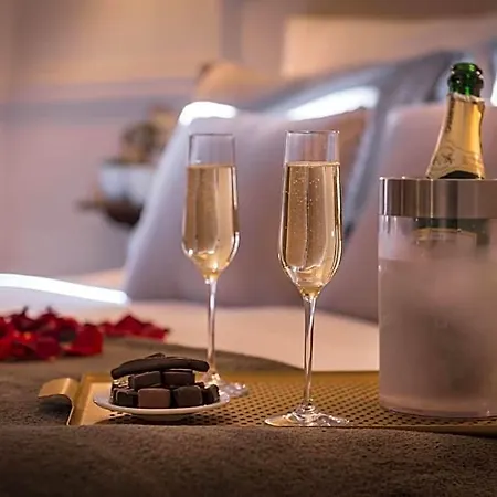 De La Porte Doree Hotel 3*