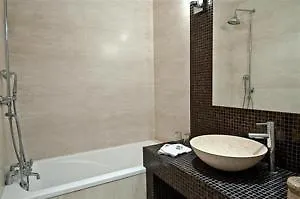 De La Porte Doree Hotel