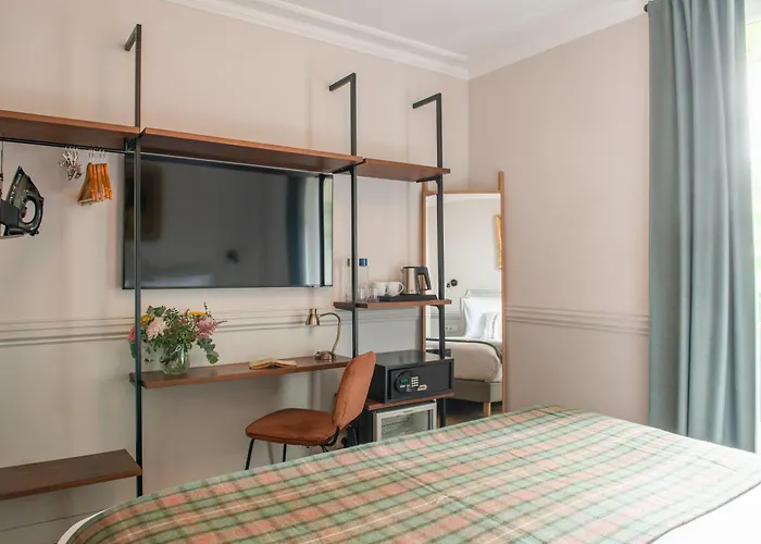 De La Porte Doree 3*