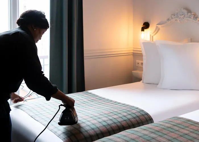 Hotell De La Porte Doree Paris