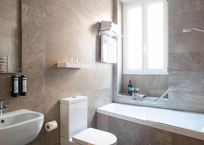 Ξενοδοχείο De La Porte Doree 3*