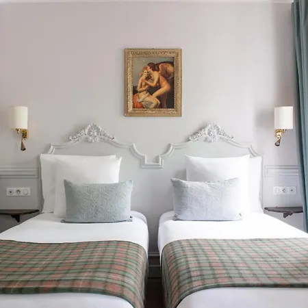 Hotel De La Porte Dorée 3*